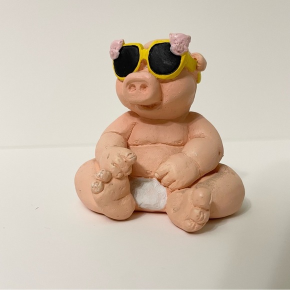 Vintage Wetherbee Pig Figurine wearing Sunglasses Figure - Picture 14 of 16